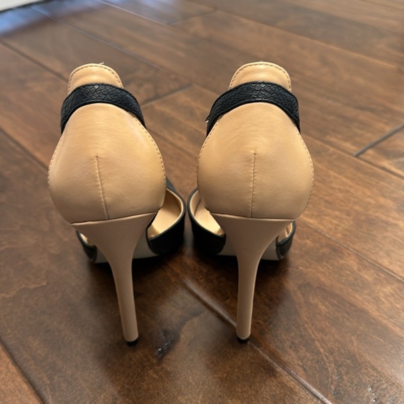 NWOT heels - Picture 3 of 4
